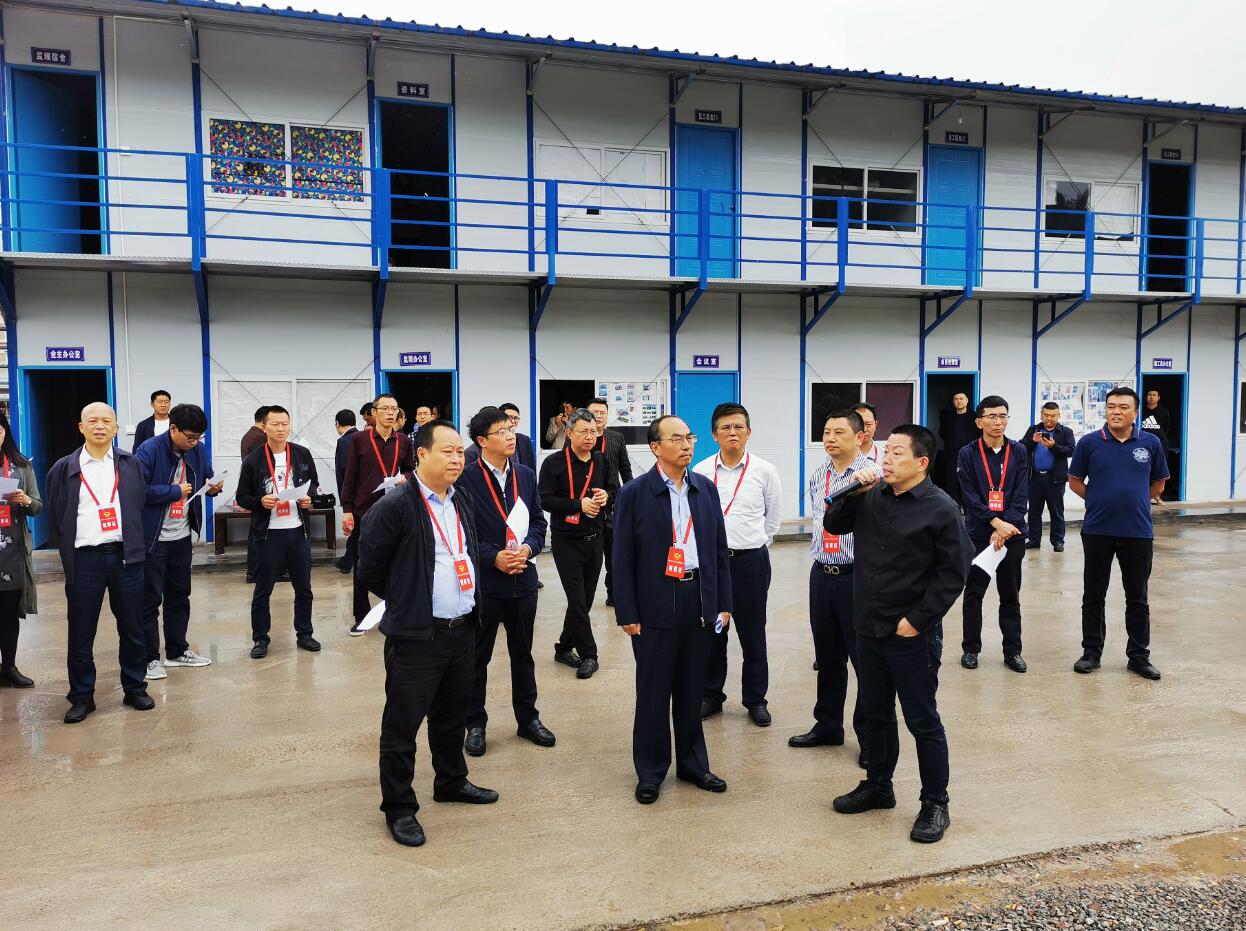 黔江區(qū)政協(xié)視察50萬頭無抗優(yōu)質(zhì)生豬項目建設情況